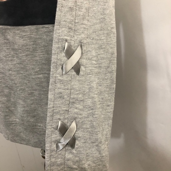 Womens Gray Justice Sweater. Size 14/16 - Picture 4 of 7
